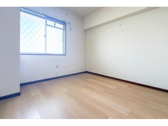 R11859893-4
