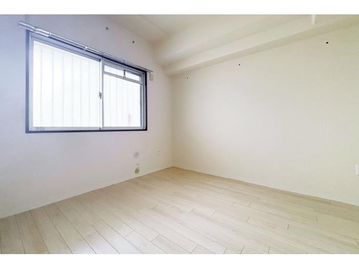 R11859944-4